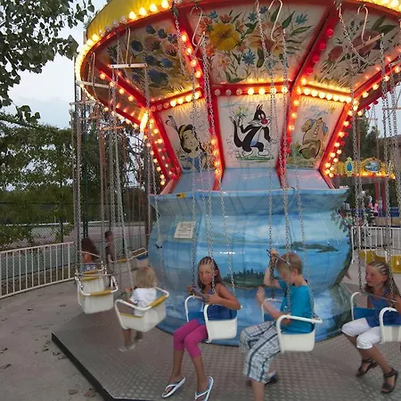 Resort Maxholiday Stone Palace Side