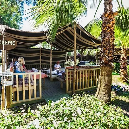 Resort Maxholiday Stone Palace Side